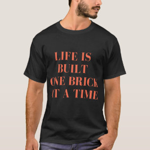 Das Leben wird jeweils aus einem Stein aufgebaut   T-Shirt