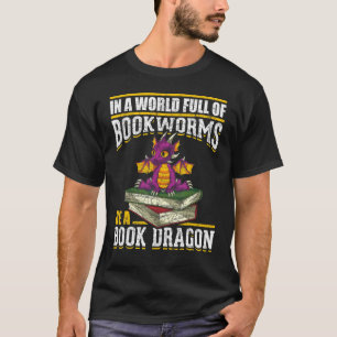 Das Lesen in einer Welt voller Bücherwürmer ist ei T-Shirt