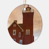 Das Leuchtturm der beiden Häfen mit Blick auf die Keramikornament (Links)