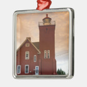 Das Leuchtturm der beiden Häfen mit Blick auf die Silbernes Ornament (Links)