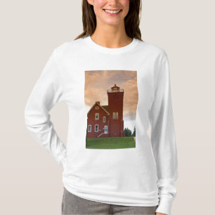 Das Leuchtturm mit zwei Häfen und Blick auf die B T-Shirt
