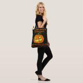 Das Licht strahlt in der Dunkelheit Jack-o-Laterne Tasche (Am Model)