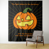 Das Licht strahlt in der Dunkelheit Jack-o-Laterne Wandteppich (Beispiel)
