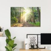 Das Licht von oben im Wald Poster (Heimbüro)