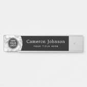 Das Logo auf Marmor ist in modernem Schwarz gehalt Türschild (Vorderseite )