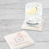 Das Logo aus rosa Marmor ist elegant und modern Steinuntersetzer