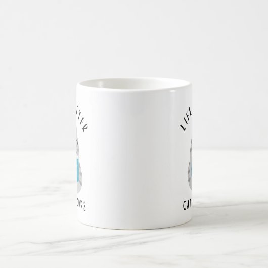 Das lustige Leben ist besser mit dem Monogramm "Ka Kaffeetasse (Mittel)