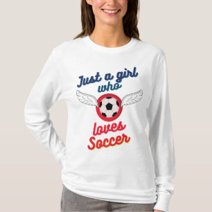 Das Mädchen, das den T - Shirt Fußball Liebe