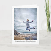 Das Mädchen, das für Freude-Glückwünsche schloss Karte (Vorderseite)