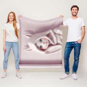 „Das Mädchen im Zaubermantel“ Fleecedecke