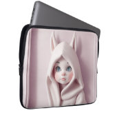 „Das Mädchen im Zaubermantel“ Laptopschutzhülle (Vorne Rechts)