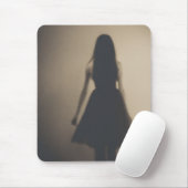 Das Mädchen in den Schatten / Jenseits des Lichts Mousepad (Mit Mouse)