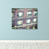 DAS MEDIZIN-GEBÄUDE VON VATER JOHN WURDE WRAPPIERT LEINWANDDRUCK (Insitu (Holzboden))