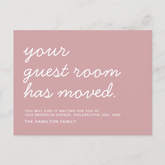 Das Minimalistische moderne Gästezimmer wurde neu Ankündigungspostkarte (Vorderseite)