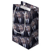 Das Mobster-Gemälde von Alfred Fox Kleine Geschenktüte (Rückseite Schrägansicht)