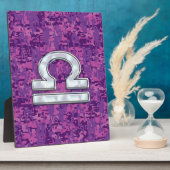 Das moderne Libra-Zodiac-Symbol auf der digitalen  Fotoplatte (Seite)