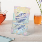 Das Morgengebet eines Kindes auf dem Schild der Hö (In SItu)