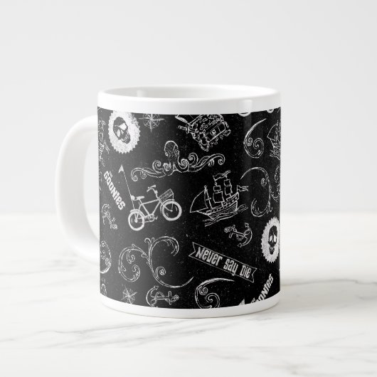 Das Muster der Goonies-Symbole Jumbo-Tasse (Vorderseite Links)