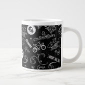 Das Muster der Goonies-Symbole Jumbo-Tasse (Rechts)