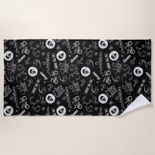 Das Muster der Goonies-Symbole Strandtuch (Vorderseite)