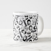 Das Muster der Goonies-Zeichen Jumbo-Tasse (Vorderseite Rechts)