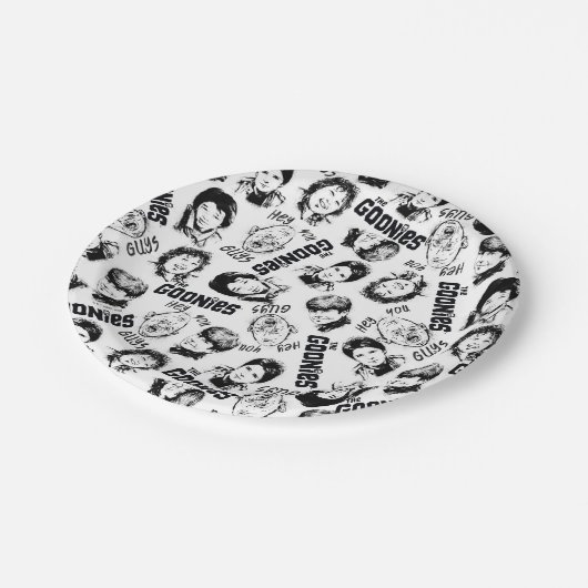 Das Muster der Goonies-Zeichen Pappteller (Schrägansicht)