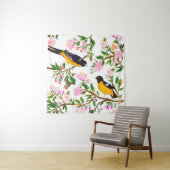 Das Muster ist bei Vögeln und Blume. Es ist wahnsi Wandteppich (Beispiel)