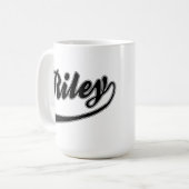 Das Namensriley auf einer Tasse (Vorderseite Links)