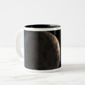 Das neu entdeckte, planetenähnliche Objekt Zweifarbige Tasse (Vorderseite Links)