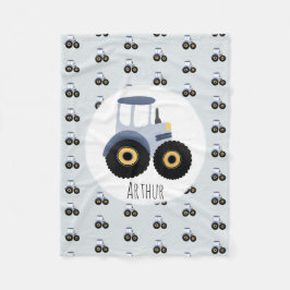Das Niedliche blaue Traktormuster von Boy & Name C Fleecedecke
