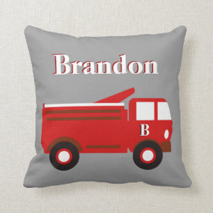 Das niedliche Kissen des Jungen, roter Firetruck