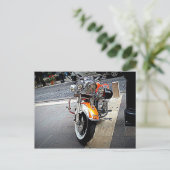 Das orangefarbene Motorrad Postkarte (Stehend Vorderseite)