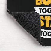 Das Paar, das zusammenkraut Mousepad (Ecke)