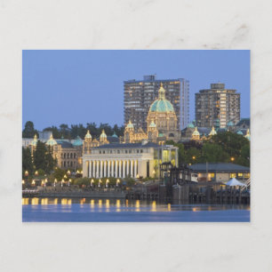 Das Parlamentsgebäude ist im inneren erleuchtet Postkarte