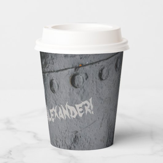 Das Party eines Mannes im Stile eines Schwarzen Me Pappbecher (Rückseite)