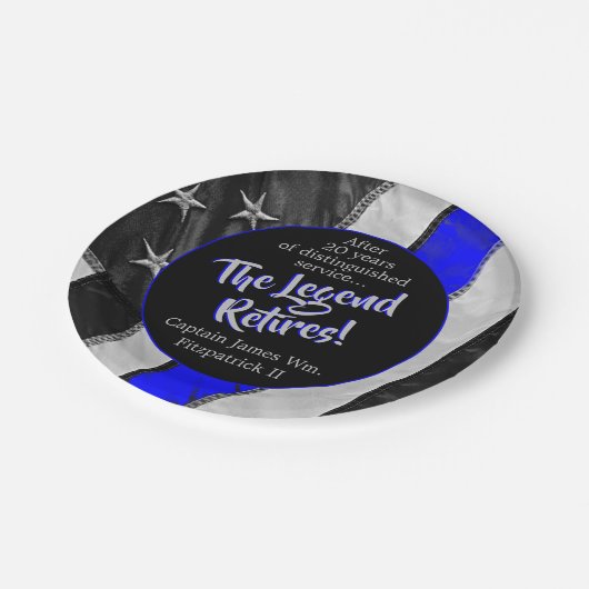 Das Party für das Polizeirezept der Legend Retires Pappteller (Schrägansicht)