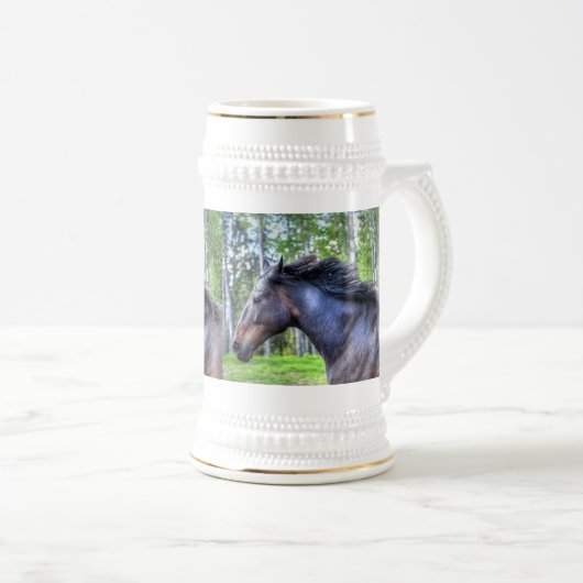 Das Percheron Pferd Foto läuft auf schwarzem Thoro Bierglas (VorderseiteRechts)
