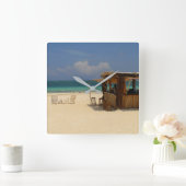 Das perfekte Strand-Bar Quadratische Wanduhr (Zuhause)