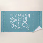 Das personalisierte Leben am Strand ist besser Strandtuch (Vorderseite)