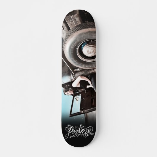 Das Pixeleye - frisiertes Auto II von III Skateboard (Vorne)
