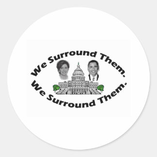 Das Projekt 9-12 - "Wir umgeben sie" Runder Aufkleber