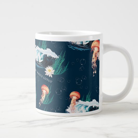 Das Quallen-Muster des weißen Lotus Ocean Jumbo-Tasse (Rechts)