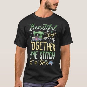Das Quilting Design Schöne Dinge kommen zusammen T-Shirt