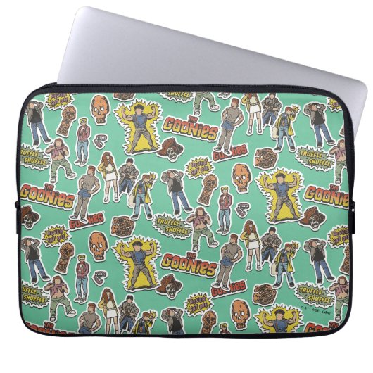 Das Retro-Stickermuster der Goonies Laptopschutzhülle (Vorderseite)