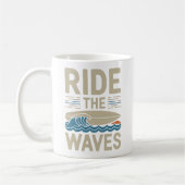 Das Retro-Surfboard-Design der Waves Kaffeetasse (Links)