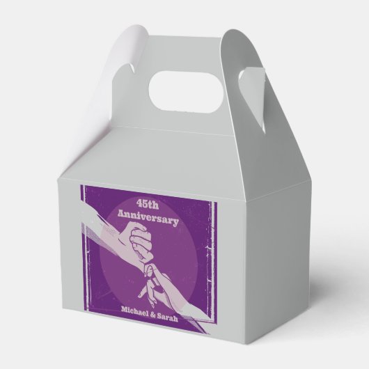 Das romantische Ehepaar Customiz hält Händchen Geschenkschachtel (Rückseite)