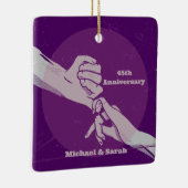 Das romantische Ehepaar Customiz hält Händchen Keramikornament (Rechts)