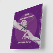 Das romantische Ehepaar Customiz hält Händchen Quadratische Wanduhr (Winkel)