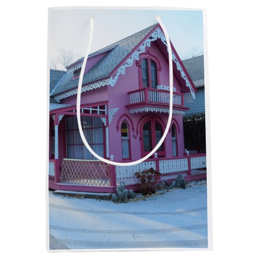 Das Rosa Haus im Schnee - Martha's Vineyard Mittlere Geschenktüte (Vorderseite)