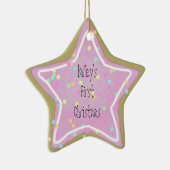 Das Rosa-Stern-Plätzchen des Babys mit besprüht 1. Keramik Ornament (Rechts)